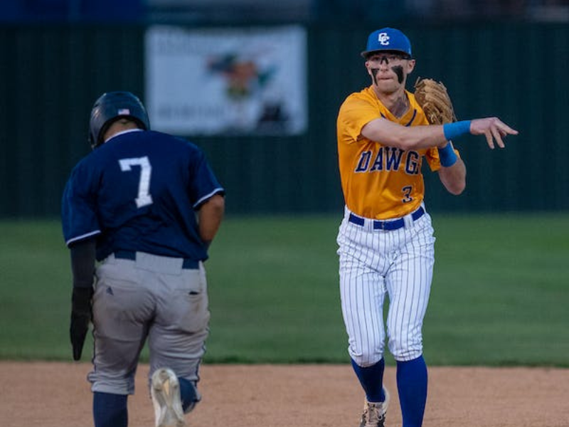 baseball running