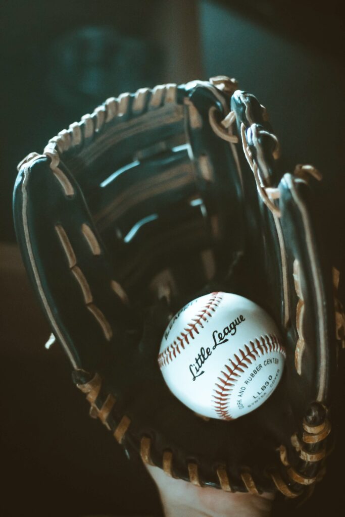 brief-history-of-baseball-gloves-and-its-impact-on-the-sport