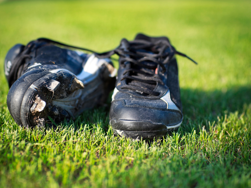 baseball cleats to reduce foot injuries